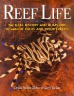 Reef Life: Natural History and Behaviors of Marine Fishes and Invertebrates di Denise Nielsen Tackett edito da Microcosm.