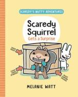 Scaredy Squirrel Gets a Surprise di Melanie Watt edito da RANDOM HOUSE
