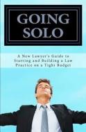 Going Solo - A New Lawyer's Guide to Starting and Building a Law Practice on a Tight Budget: Going Solo - A New Lawyer's Guide to Starting and Buildin di D. L. Carr edito da Createspace