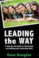 Leading the Way - A Step by Step Guide to Discovering and Building Your Leaders di Dave Douglas edito da Createspace