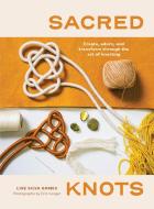 Sacred Knots: Create, Adorn, and Transform Through the Art of Knotting di Lise Silva Gomes edito da ROOST BOOKS