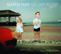 The Last Resort di Martin Parr edito da Dewi Lewis Publishing