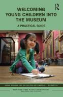 Welcoming Young Children Into the Museum: A Practical Guide di Sarah Erdman, Nhi Nguyen edito da ROUTLEDGE