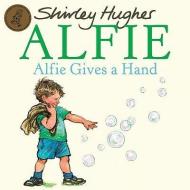 Alfie Gives A Hand di Shirley Hughes edito da Random House Children's Publishers UK