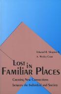 Lost in Familiar Places - Creating New Connections Between the Individual & Society (Paper) di Edward Shapiro edito da Yale University Press