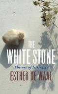 The White Stone: The Art of Letting Go di Esther De Waal edito da LITURGICAL PR