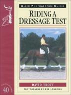 Riding a Dressage Test di David Trott, Penny Hillsdon edito da The Crowood Press Ltd