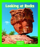 Looking at Rocks di Elizabeth Moore edito da CAPSTONE PR