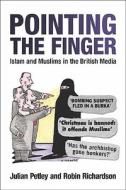 Pointing The Finger di Julian Petley, Robin Richardson edito da Oneworld Publications