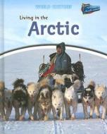 Living in the Arctic di Neil Morris edito da Raintree