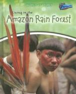 Living in the Amazon Rain Forest di Anita Ganeri edito da Raintree