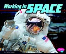 Working in Space di Martha Elizabeth Hillman Rustad edito da CAPSTONE PR