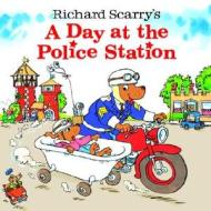 A Day at the Police Station di Richard Scarry edito da RANDOM HOUSE