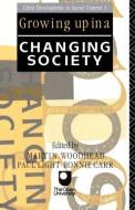 Growing Up in a Changing Society di Ronnie Carr edito da Routledge