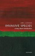 Invasive Species: A Very Short Introduction di Julie Lockwood edito da Oxford University Press