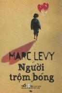 Le Voleur D'Ombres [The Shadow Thief] di Marc Levy edito da Hoi Nha Van/Tsai Fong Books
