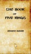 The Book of Five Rings di Miyamoto Musashi edito da Merchant Books