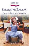 Kindergarten Education di Betty Peck edito da Hawthorn Press Ltd