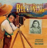 A Boy Named Beckoning: The True Story of Dr. Carlos Montezuma, Native American Hero di Gina Capaldi edito da CAROLRHODA BOOKS