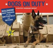 Dogs on Duty: Soldiers' Best Friends on the Battlefield and Beyond di Dorothy Hinshaw Patent edito da Walker & Company