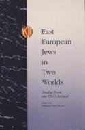 East European Jews In Two Worlds di Deborah Dash Moore edito da Northwestern University Press