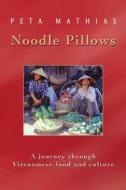 Noodle Pillows: A Journey Through Vietnamese Food and Culture di Peta Mathias edito da Exisle Pub