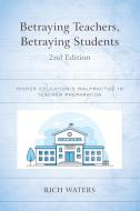 Betraying Teachers, Betraying Students di Rich Waters edito da Rowman & Littlefield