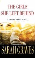 The Girls She Left Behind: A Lizzie Snow Novel di Sarah Graves edito da CTR POINT PUB (ME)