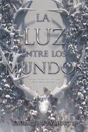 La Luz Entre Los Mundos: The Light Between Worlds (Spanish Edition) di Laura E. Weymouth edito da RAYO