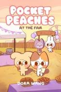 Pocket Peaches: At The Fair di Dora Wang edito da Andrews McMeel Publishing