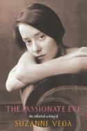 The Passionate Eye: The Collected Writing of Suzanne Vega di Suzanne Vega edito da HARPER PAPERBACKS