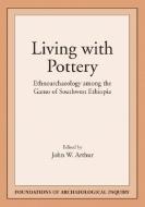 Living with Pottery di John Arthur edito da The University of Utah Press