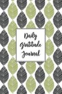 Gratitude Journal Abstract Leaves Pattern 5: Daily Gratitude Journal, 100 Plus Lined Pages with Two Days Per Page, Start Each Day with a Grateful Hear di Maz Scales edito da Createspace Independent Publishing Platform