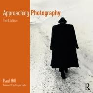 Approaching Photography di Paul Hill edito da Bloomsbury Publishing Plc