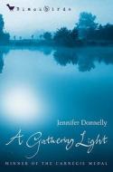 A Gathering Light di Jennifer Donnelly edito da Bloomsbury Publishing Plc
