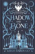 Shadow and Bone di Leigh Bardugo edito da Hachette Children's  Book