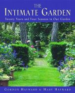 The Intimate Garden: Twenty Years and Four Seasons in Our Garden di Gordon Hayward, Mary Hayward edito da W W NORTON & CO