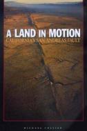 A Land in Motion di Michael Collier edito da UNIV OF CALIFORNIA PR