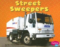 Street Sweepers di Terri DeGezelle edito da Capstone