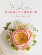 Modern Sugar Flowers: Contemporary Cake Decorating with Elegant Gumpaste Flowers di Jacqueline Butler edito da DAVID & CHARLES