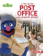 A Trip to the Post Office with Sesame Street (R) di Christy Peterson edito da LERNER PUBN