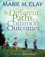 By Different Paths to Common Outcomes: Literacy, Learning, and Teaching di Marie Clay edito da HEINEMANN EDUC BOOKS