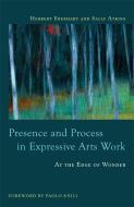 Presence and Process in Expressive Arts Work: At the Edge of Wonder di Sally Atkins, Herbert Eberhart edito da PAPERBACKSHOP UK IMPORT