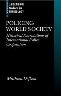 Policing World Society: Historical Foundations of International Police Cooperation di Mathieu Deflem edito da OXFORD UNIV PR