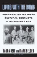 Living with the Bomb: American and Japanese Cultural Conflicts in the Nuclear Age di Laura E. Hein, Mark Selden edito da Taylor & Francis Inc