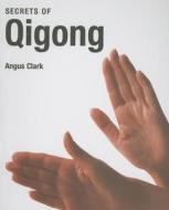 Secrets of Qigong di Angus Clark edito da Evergreen