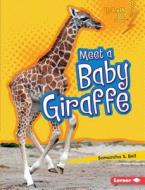 Meet a Baby Giraffe di Samantha Bell edito da Lerner Publications