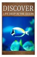 Life Deep in Ocean - Discover: Early Reader's Wildlife Photography Book di Discover Press edito da Createspace