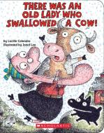 There Was An Old Lady Who Swallowed A Cow!: A Board Book di Lucille Colandro edito da Scholastic Inc.