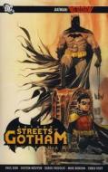 Batman: The Streets Of Gotham di Paul Dini edito da Titan Books Ltd
